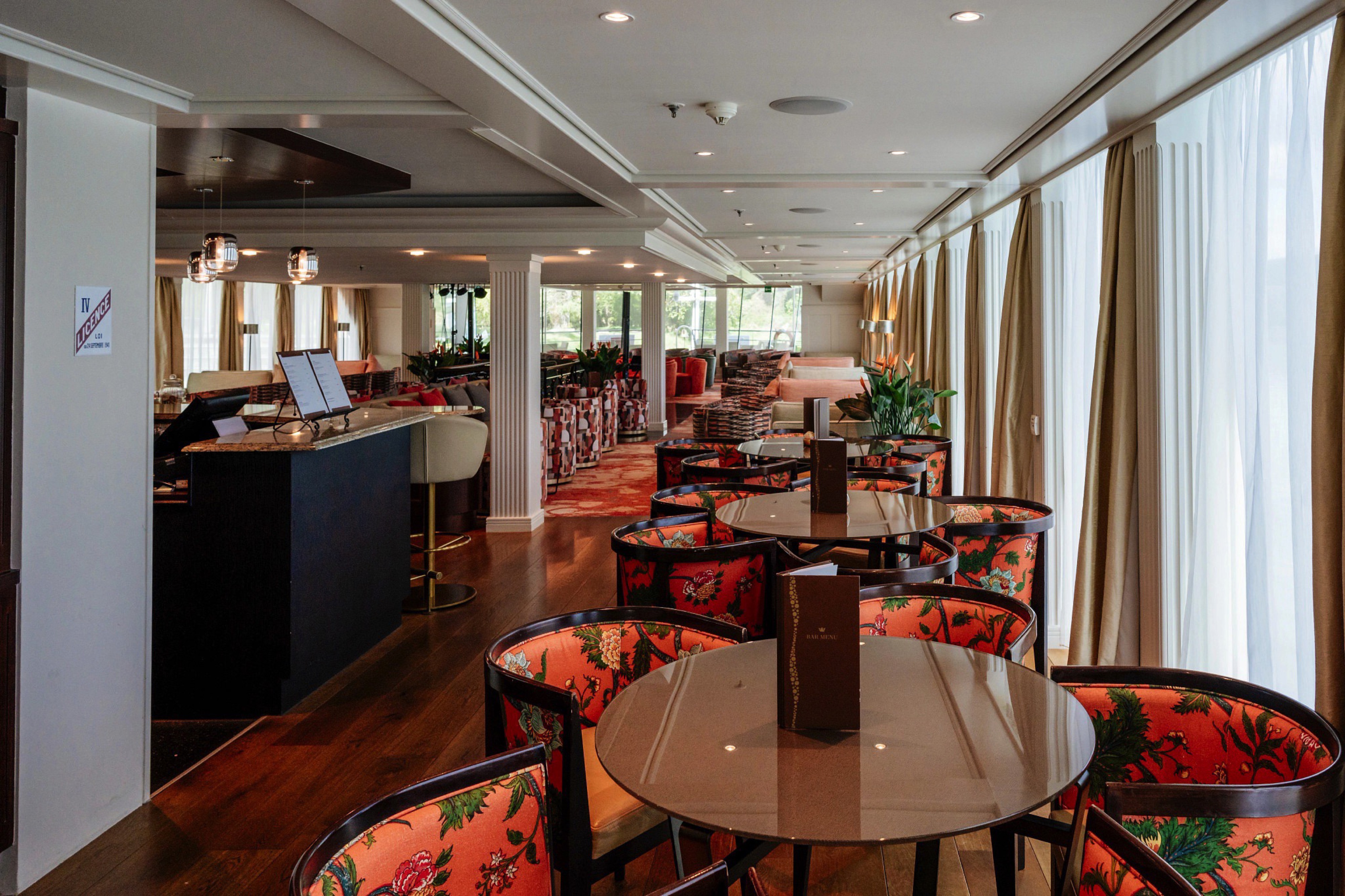 AmaCello - Main Lounge & Bar